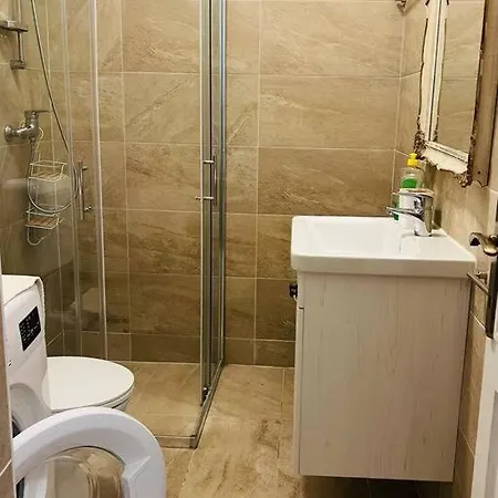 Lovely 2-bedroom In Center Of
