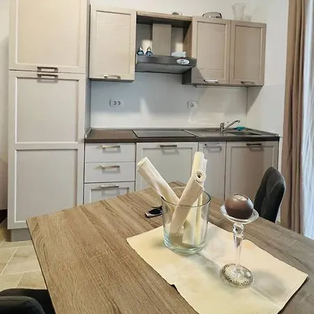 Apartment Lovely 2-bedroom In Center Of