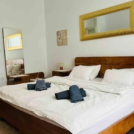 Lovely 2-bedroom In Center Of Pula
